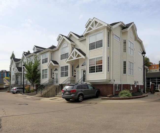 Plus de détails pour 10235 111 St NW, Edmonton, AB - Multi-résidentiel à vendre