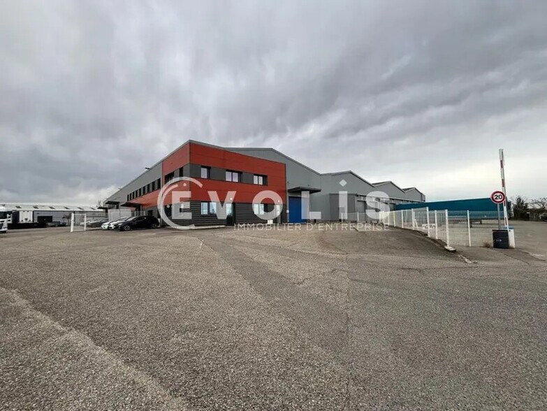 8 Avenue De L'Industrie, Corbas for lease - Building Photo - Image 1 of 9