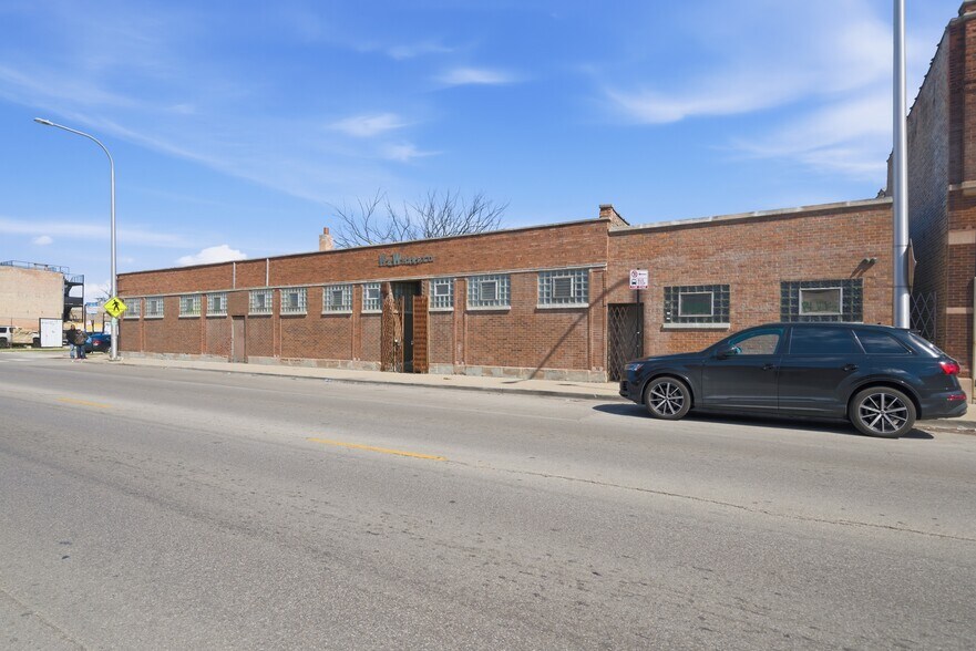 3868 W Grand Ave, Chicago, IL à vendre - Photo du bâtiment - Image 2 de 5