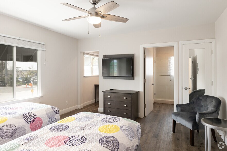 4821 W Century Blvd, Inglewood, CA à vendre - Numérisation 3D de Matterport - Image 3 de 36