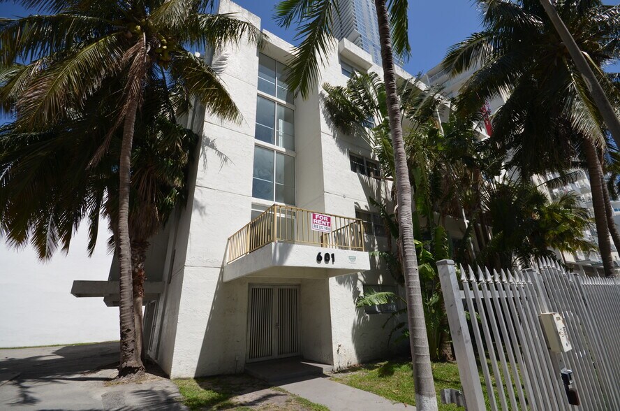 601 NE 22nd St, Miami, FL à vendre - Photo du bâtiment - Image 2 de 11