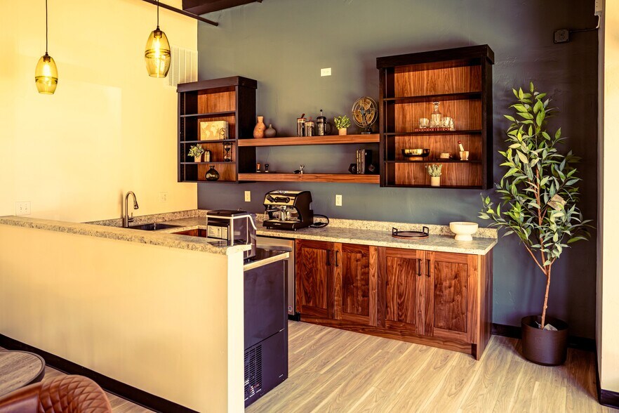 1675 W Redstone Center Dr, Park City, UT à louer - Photo du bâtiment - Image 2 de 10