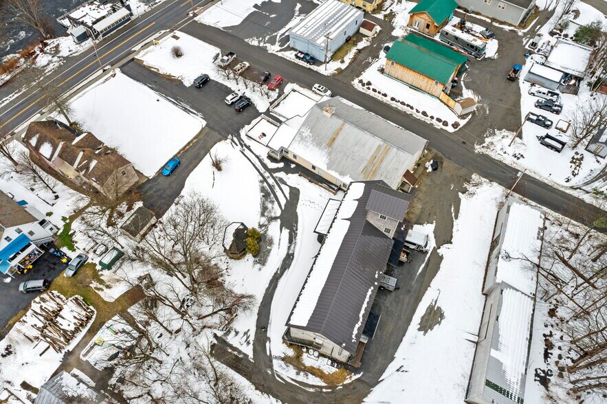 The River Street Portfolio portefeuille de 2 propriétés à vendre sur LoopNet.ca - Photo du bâtiment - Image 3 de 19