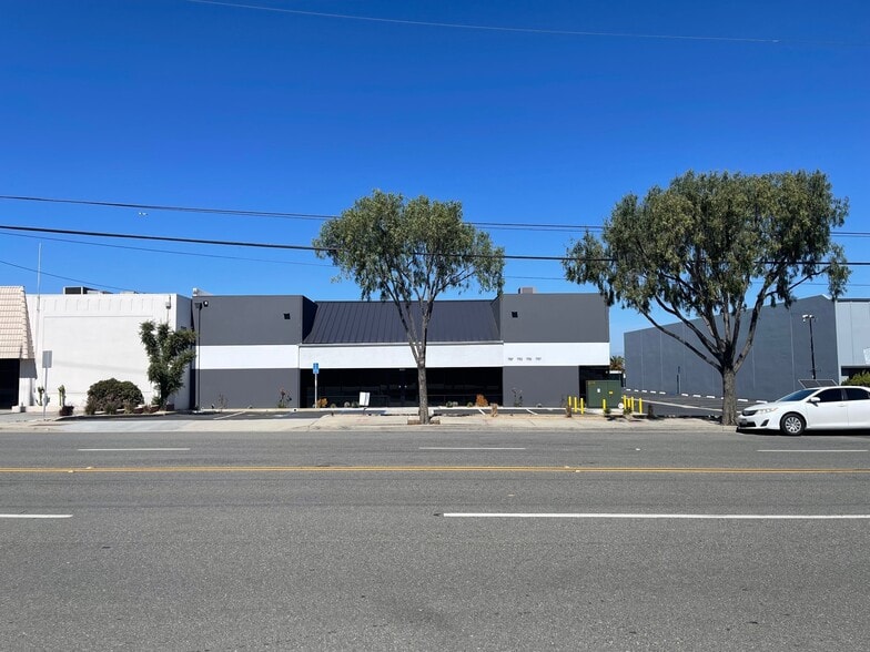 1787-1799 E 28th St, Signal Hill, CA for lease - Primary Photo - Image 1 of 3