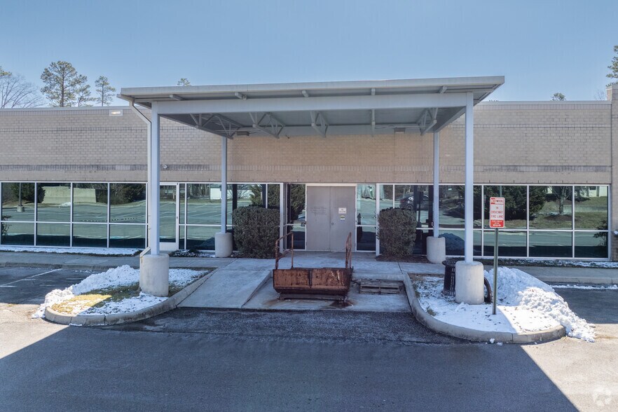 2805 N Parham Rd, Richmond, VA à vendre - Photo du bâtiment - Image 3 de 8