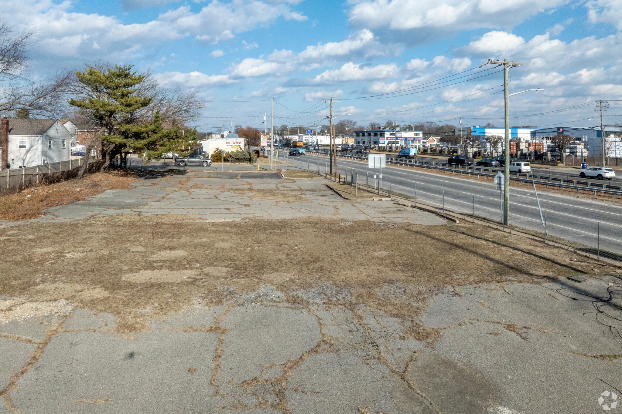 240 E Sunrise Hwy, Lindenhurst, NY for lease Primary Photo- Image 1 of 6