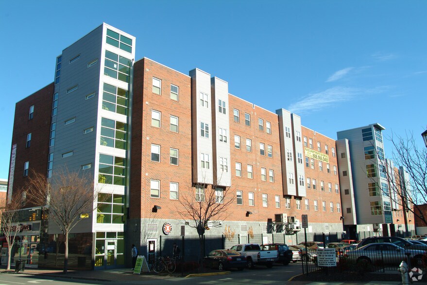 933 W Broad St, Richmond, VA for lease - Building Photo - Image 1 of 14