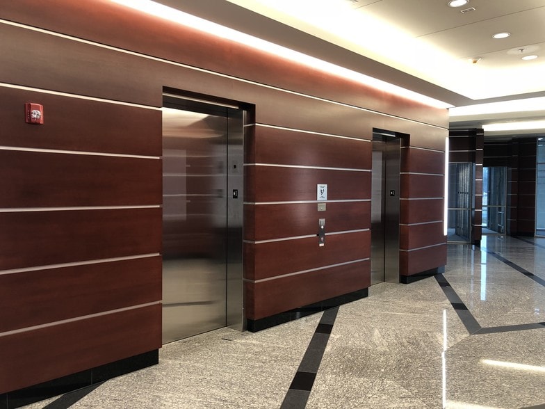 5010 Regency Pl, White Plains, MD for lease - Lobby - Image 3 of 11