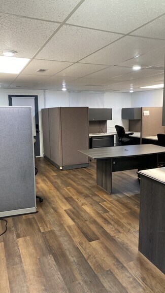 Plus de détails pour 51024 Portage Rd, South Bend, IN - Bureau à vendre