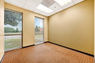 2817 S Mayhill Rd, Denton, TX for lease Interior Photo- Image 2 of 12