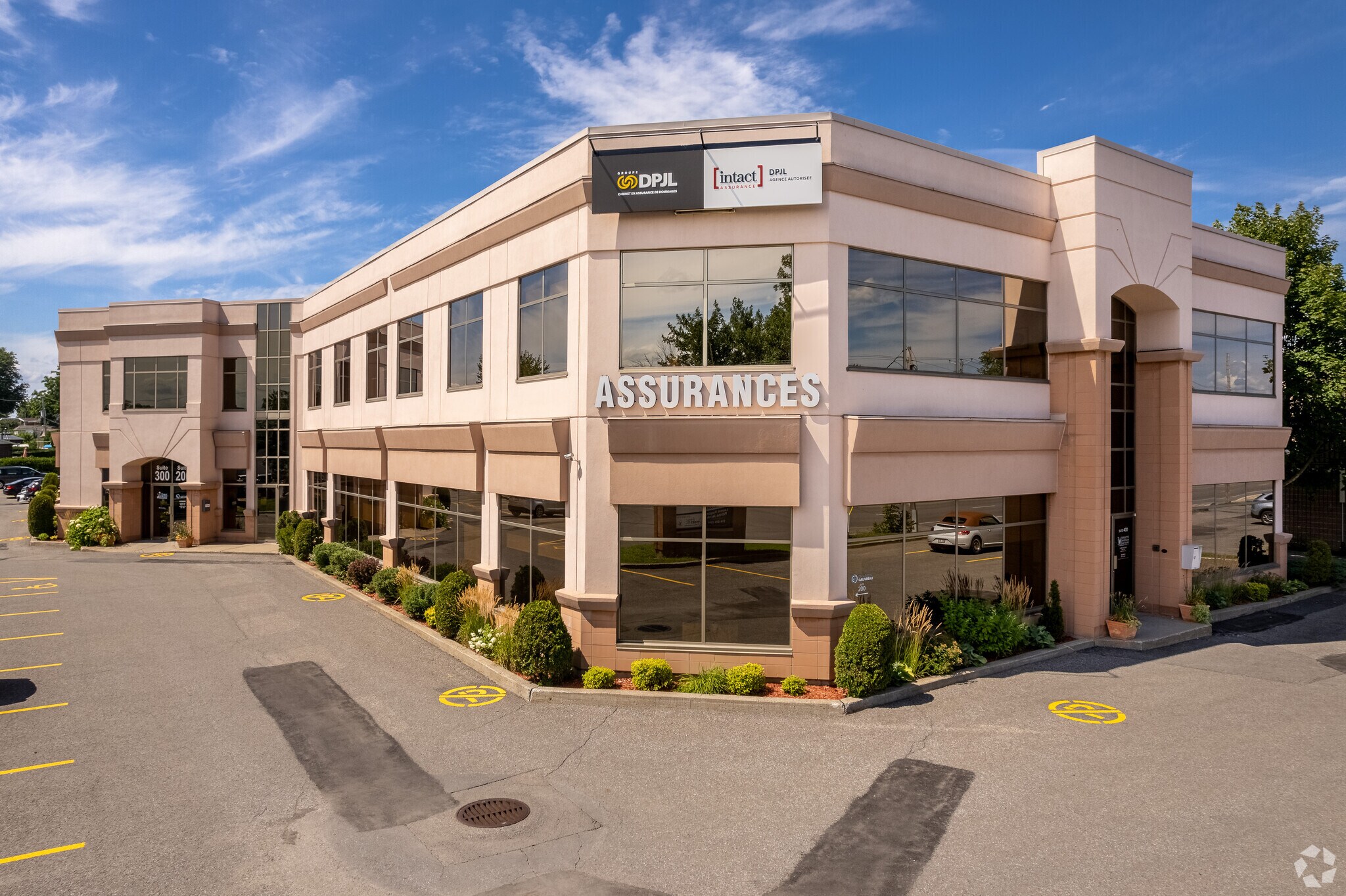 185 Boul Saint-Jean-Baptiste, Châteauguay, QC for lease Primary Photo- Image 1 of 8