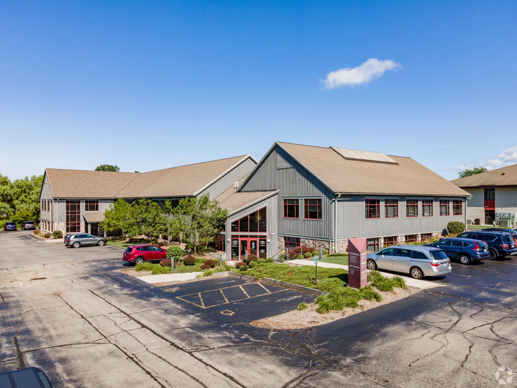 10521 N Port Washington Rd, Mequon, WI for lease Building Photo- Image 1 of 7