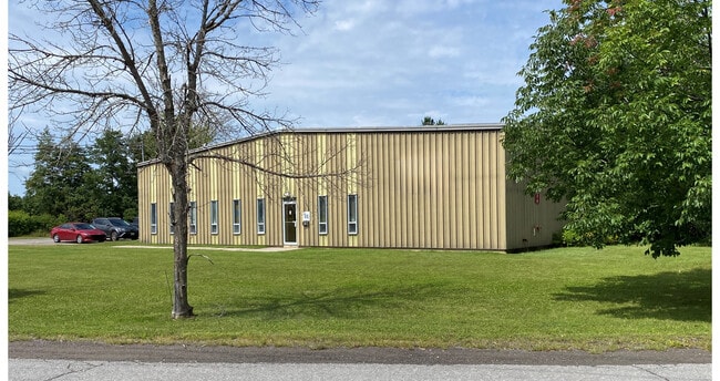 Plus de détails pour 38 Bruce Cres, Carleton Place, ON - Industriel à louer