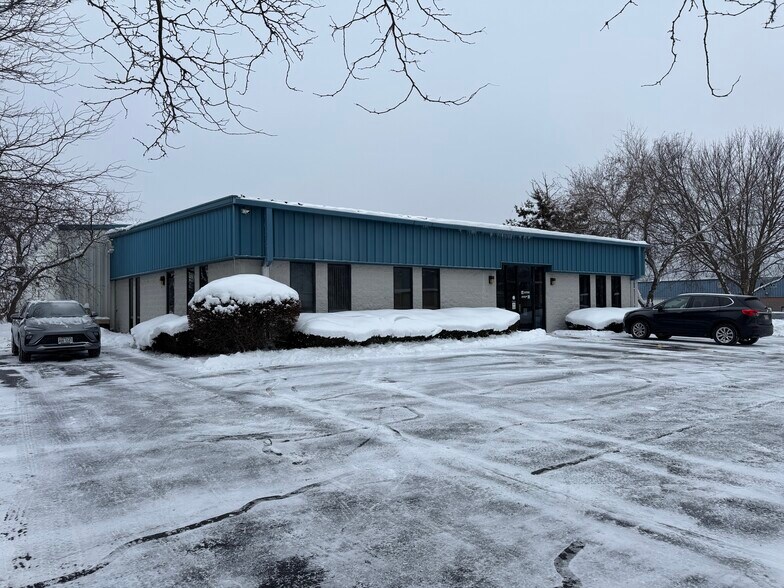 4633 Tompkins Dr, Madison, WI à vendre - Photo du bâtiment - Image 3 de 8