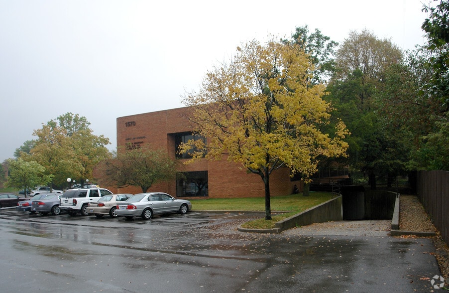 1570 Fishinger Rd, Upper Arlington, OH à louer - Photo du bâtiment - Image 2 de 2