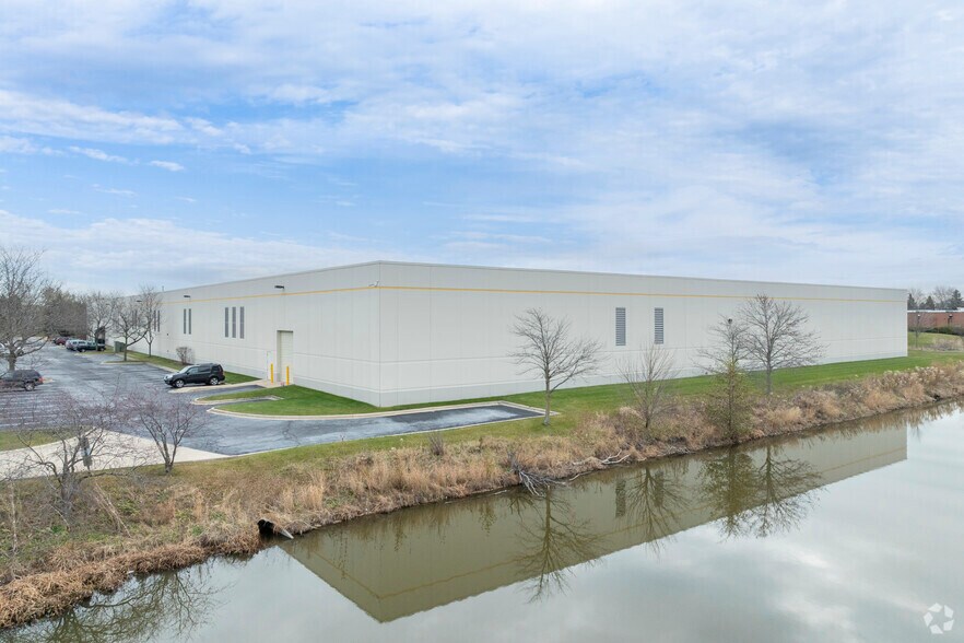 1175 S Frontenac St, Aurora, IL à louer - Photo du bâtiment - Image 2 de 5