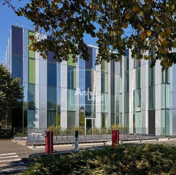 Bureau dans Lieusaint à louer - Photo du bâtiment - Image 2 de 2