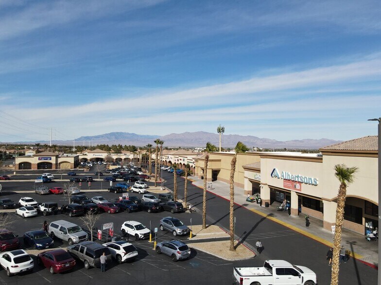 1600-1750 N Buffalo Dr, Las Vegas, NV à louer - Photo du bâtiment - Image 2 de 14