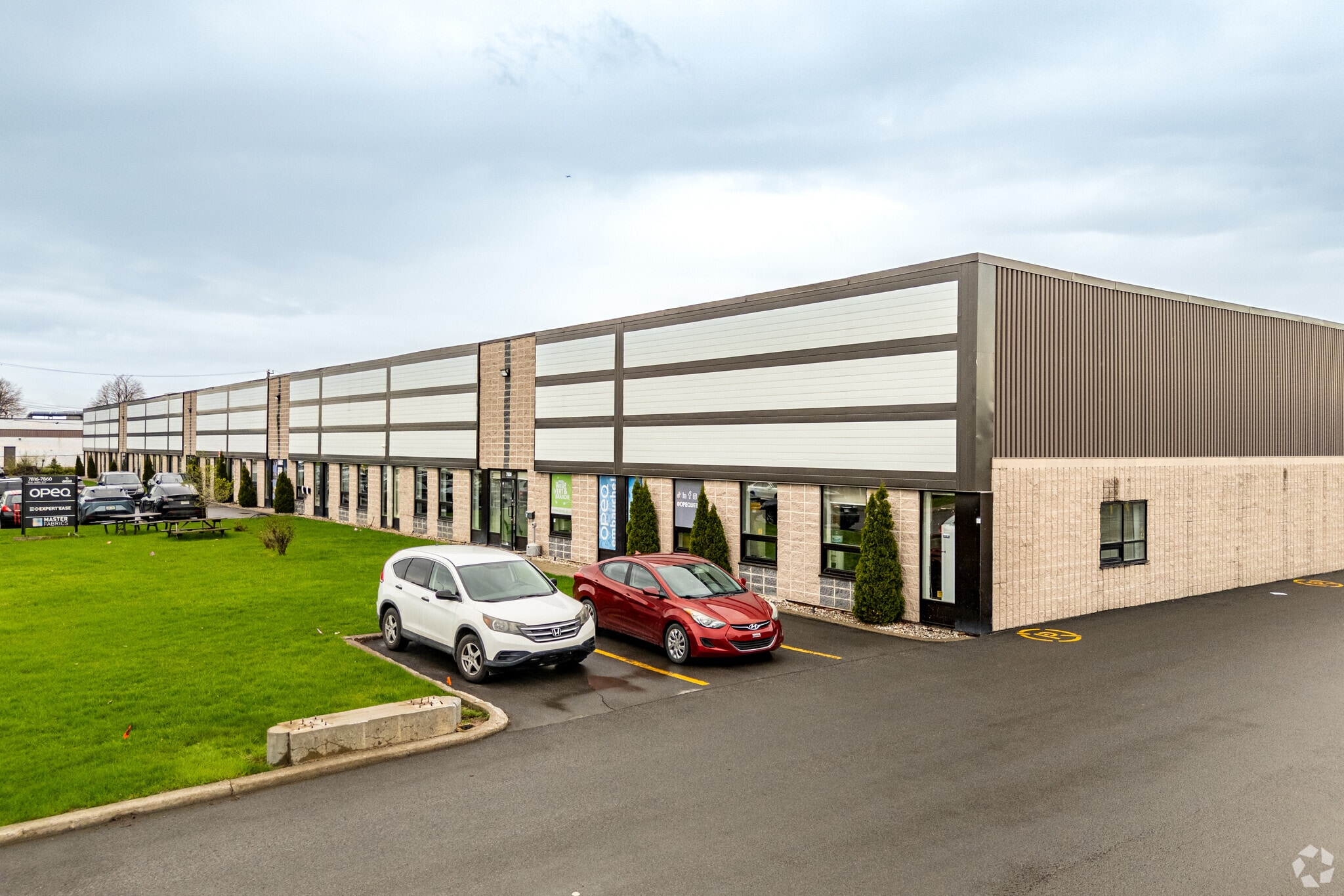 7810-7890 Rue Jarry E, Montréal, QC for lease Primary Photo- Image 1 of 4