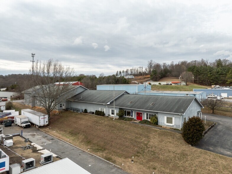 4521 Bristol Hwy, Johnson City, TN à vendre - Photo du bâtiment - Image 1 de 18