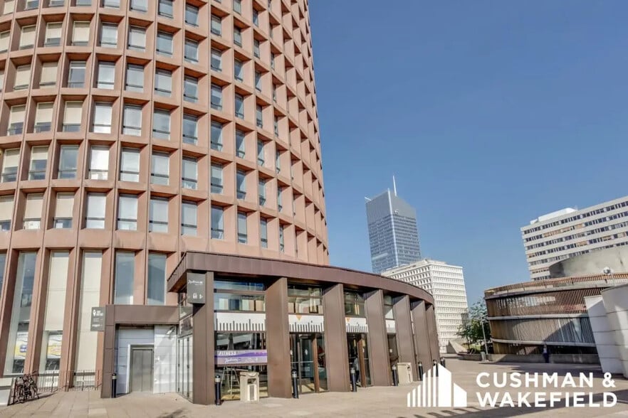 Office in Lyon for lease - Building Photo - Image 2 of 19