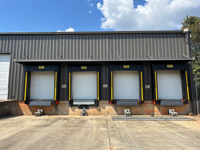 240 Commerce Ct, Duncan, SC à louer - Photo du bâtiment - Image 2 de 4