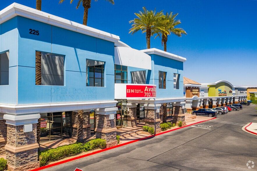225-245 N Stephanie St, Henderson, NV for lease - Building Photo - Image 2 of 6