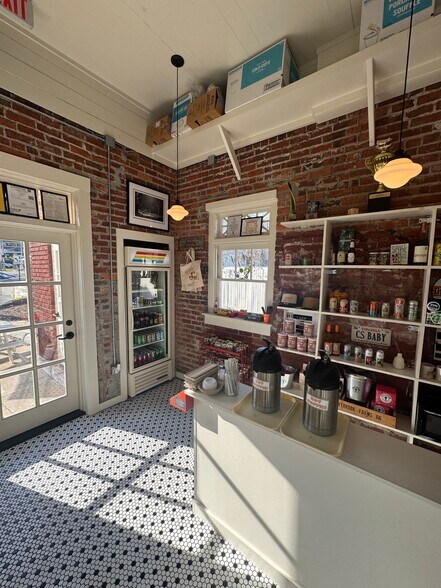 410 E 37th St, Savannah, GA à louer - Photo du bâtiment - Image 3 de 20