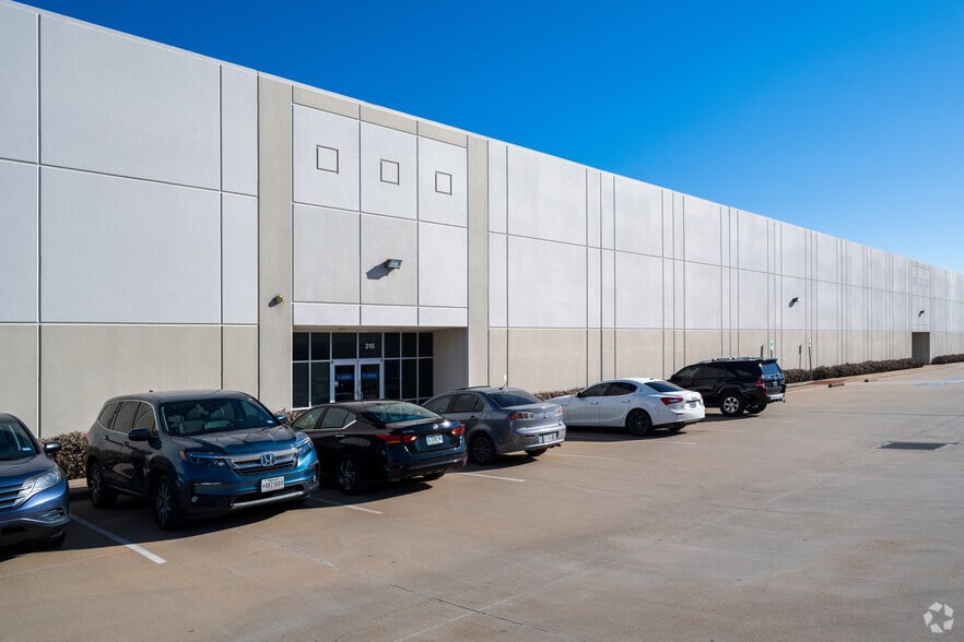 800 Railhead Rd, Fort Worth, TX à louer - Photo du bâtiment - Image 3 de 12