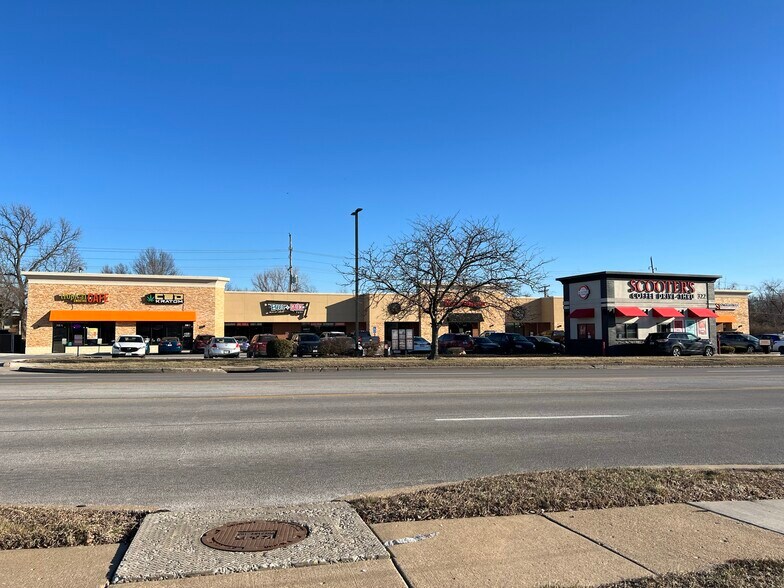 318 Mid Rivers Mall Dr, Saint Peters, MO à louer - Photo du bâtiment - Image 3 de 12