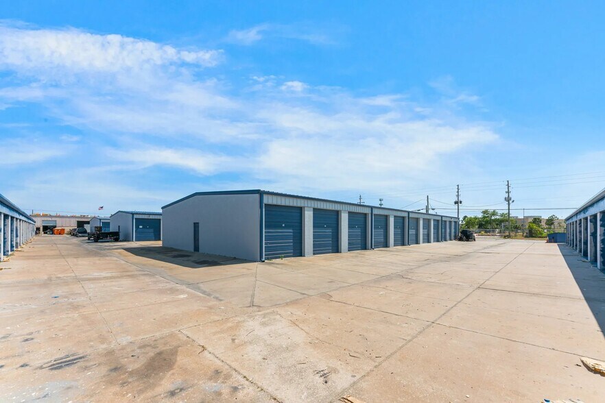 249-268 Seaboard Ave, Venice, FL à louer - Photo du bâtiment - Image 3 de 12
