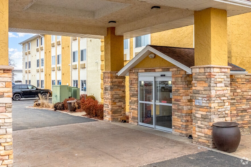 120 W Stevenson Rd, Ottawa, IL for sale - Building Photo - Image 3 of 27