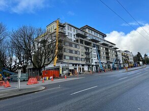 2453 Renfrew St, Vancouver, BC à louer Photo du bâtiment- Image 1 de 5
