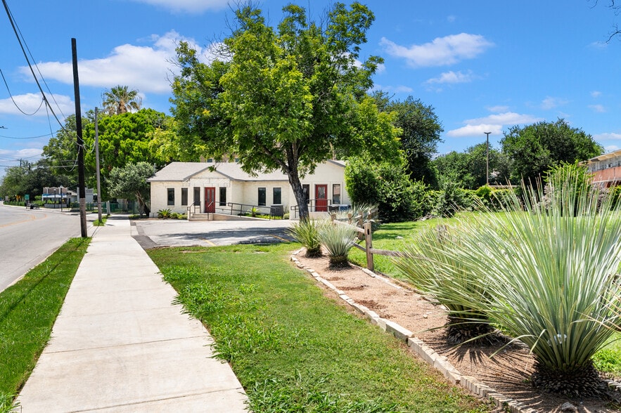 3109 N St Marys St, San Antonio, TX à louer - Photo du bâtiment - Image 2 de 21