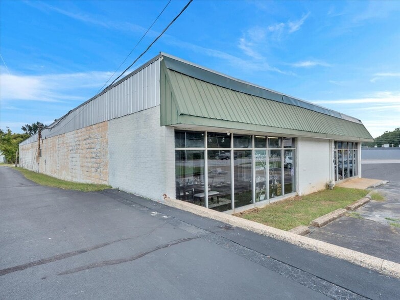 3010 University Dr NW, Huntsville, AL for sale - Building Photo - Image 1 of 15