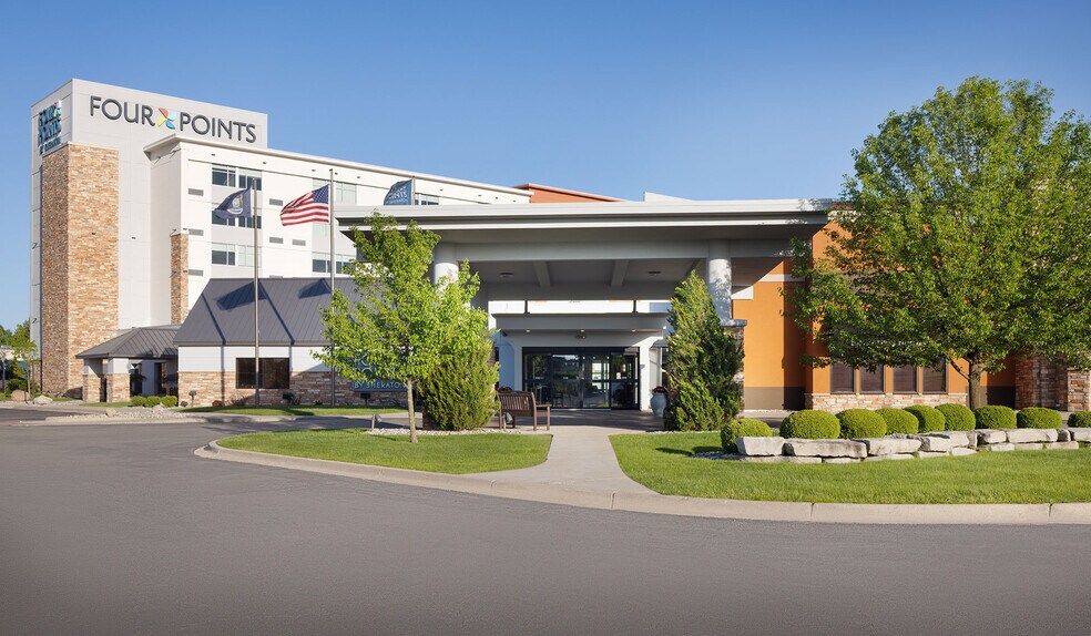 4960 Towne Centre Rd, Saginaw, MI à vendre - Photo du bâtiment - Image 1 de 29
