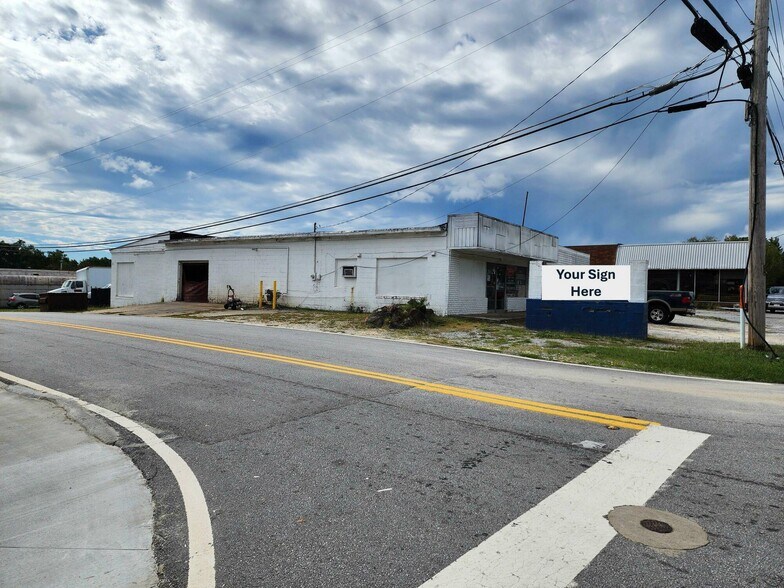 12081 Veterans Memorial Hwy, Douglasville, GA à vendre - Photo du bâtiment - Image 2 de 6