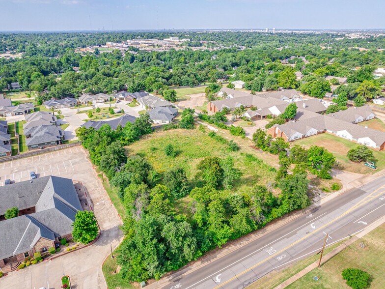 1200 E 9th St, Edmond, OK à vendre - Photo du bâtiment - Image 3 de 5