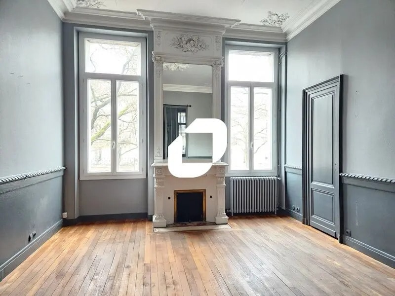 Office in Bordeaux for lease Interior Photo- Image 1 of 11