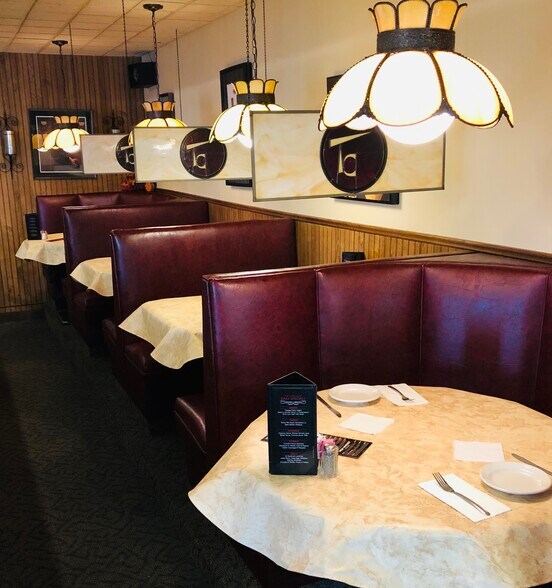 2904 45th St, Highland, IN à vendre - Photo intérieure - Image 3 de 16