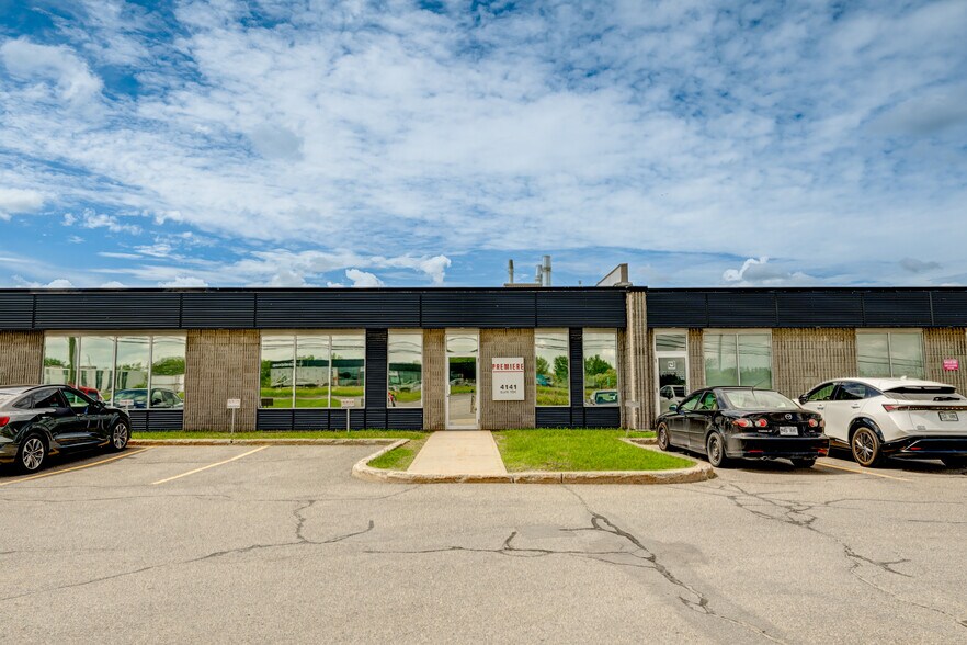 4141-4149 Autoroute 440, Laval, QC à louer - Photo du bâtiment - Image 2 de 6