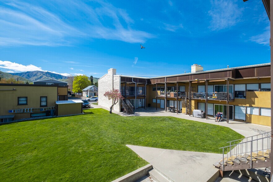 211 N Delaware Ave, Wenatchee, WA à vendre - Photo du bâtiment - Image 2 de 13