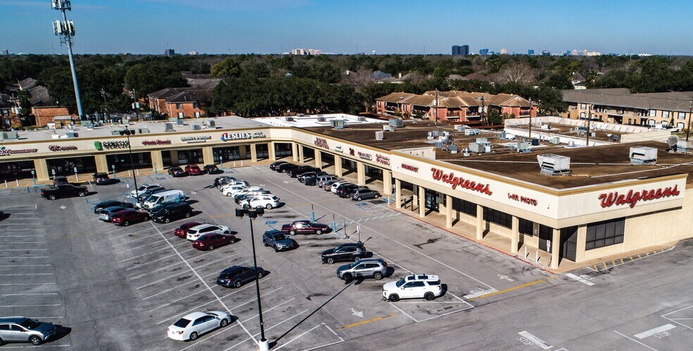 5300 N Braeswood Blvd, Houston, TX à louer - Photo du bâtiment - Image 1 de 9