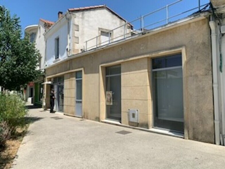 Retail in Avignon for sale - Building Photo - Image 1 of 8