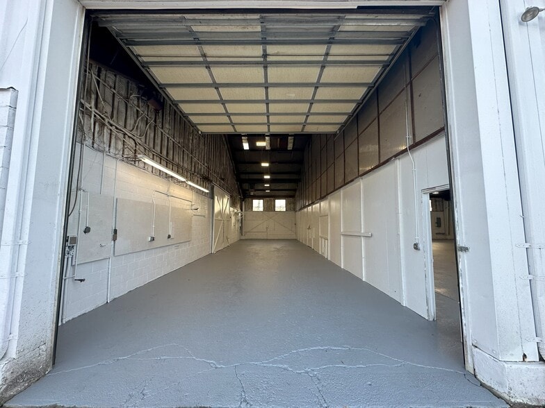 125 Middle Country Rd, Coram, NY for lease - Interior Photo - Image 2 of 8