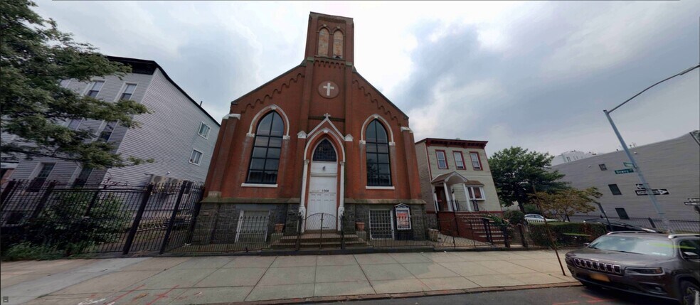 1064 Herkimer St, Brooklyn, NY à vendre - Photo du bâtiment - Image 2 de 74