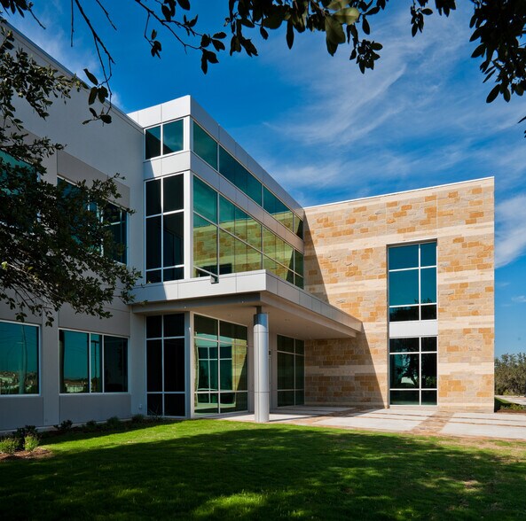 10130 State Highway 151, San Antonio, TX à louer - Photo du bâtiment - Image 1 de 11