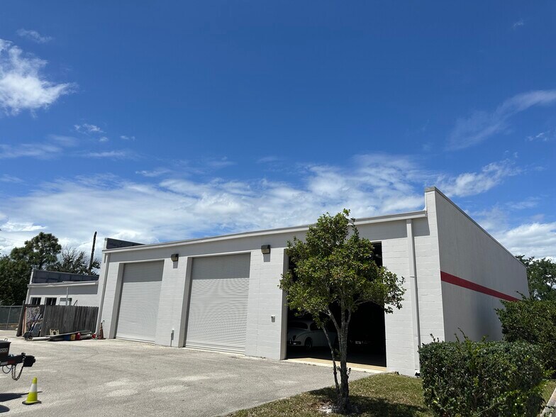 3350 122nd Ave N, Clearwater, FL à louer - Photo du bâtiment - Image 3 de 4