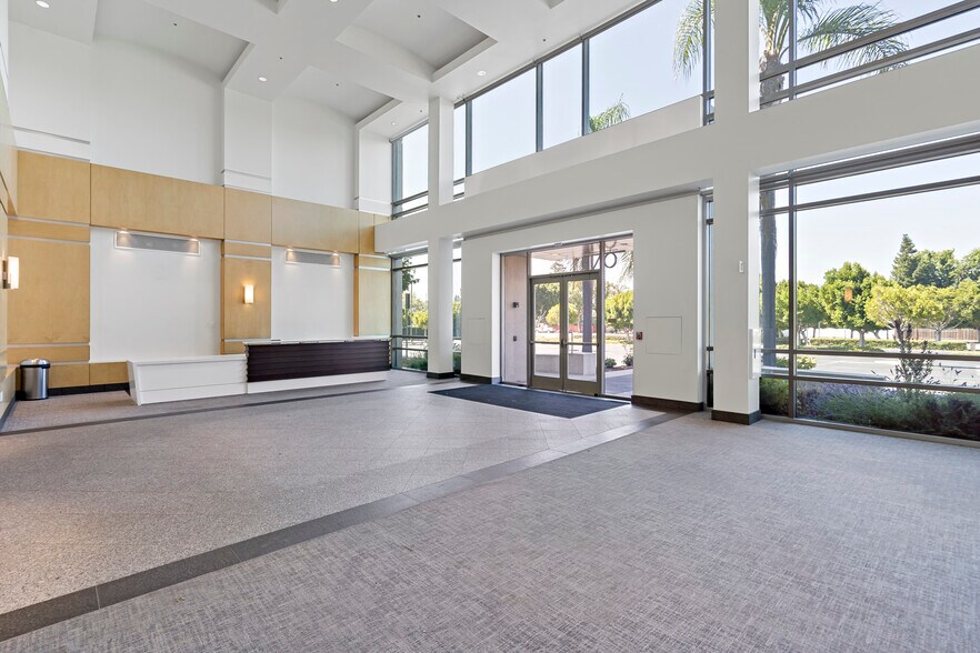 1 Circle Star Way, San Carlos, CA for lease - Interior Photo - Image 2 of 24