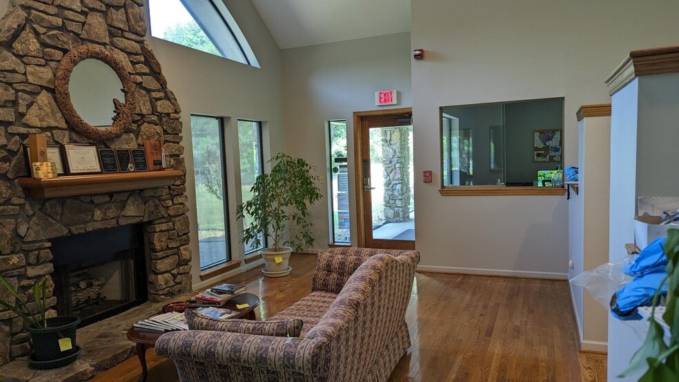 Redmond Rd & Paradise Park Rd portfolio of 8 properties for sale on LoopNet.ca - Building Photo - Image 2 of 5